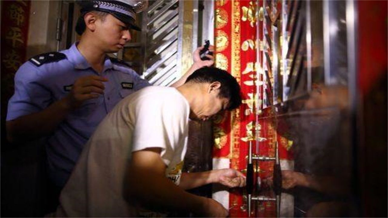 望谟李文锁城开锁公司请开锁师傅开了锁后，师傅